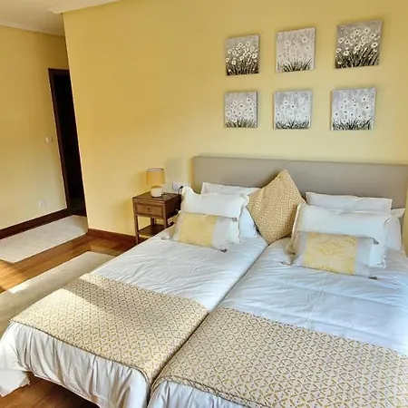 Cozy Yellow In Daire *