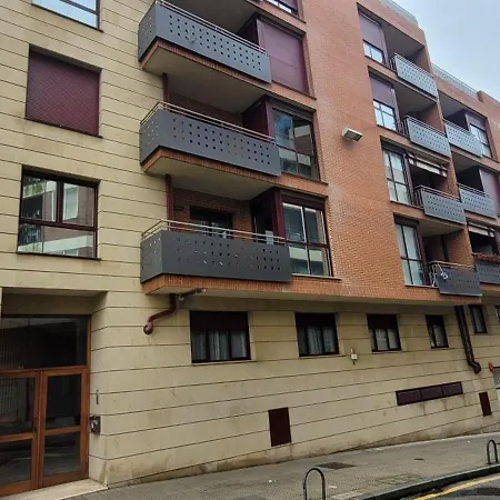 Cozy Yellow In 公寓 *