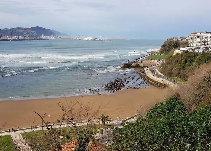 Apartment Cozy Yellow In Getxo